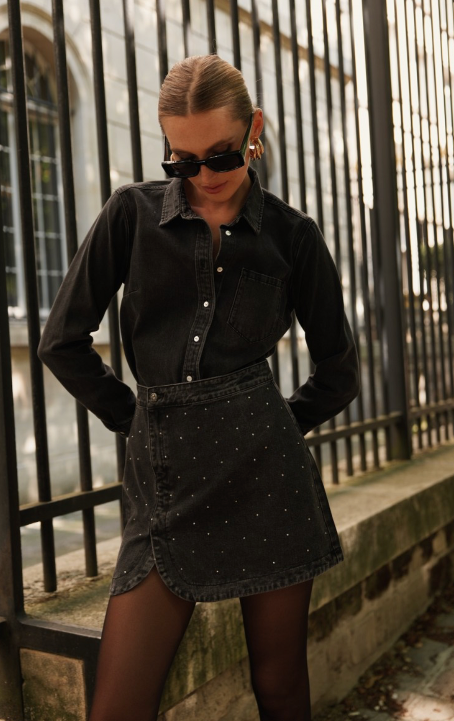 Gonna in denim con dettagli luminosi