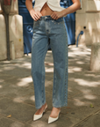 Jeans a vita media con borchie laterali