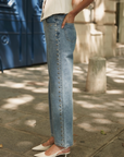 Jeans a vita media con borchie laterali