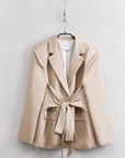 Blazer satinato con cintura in vita