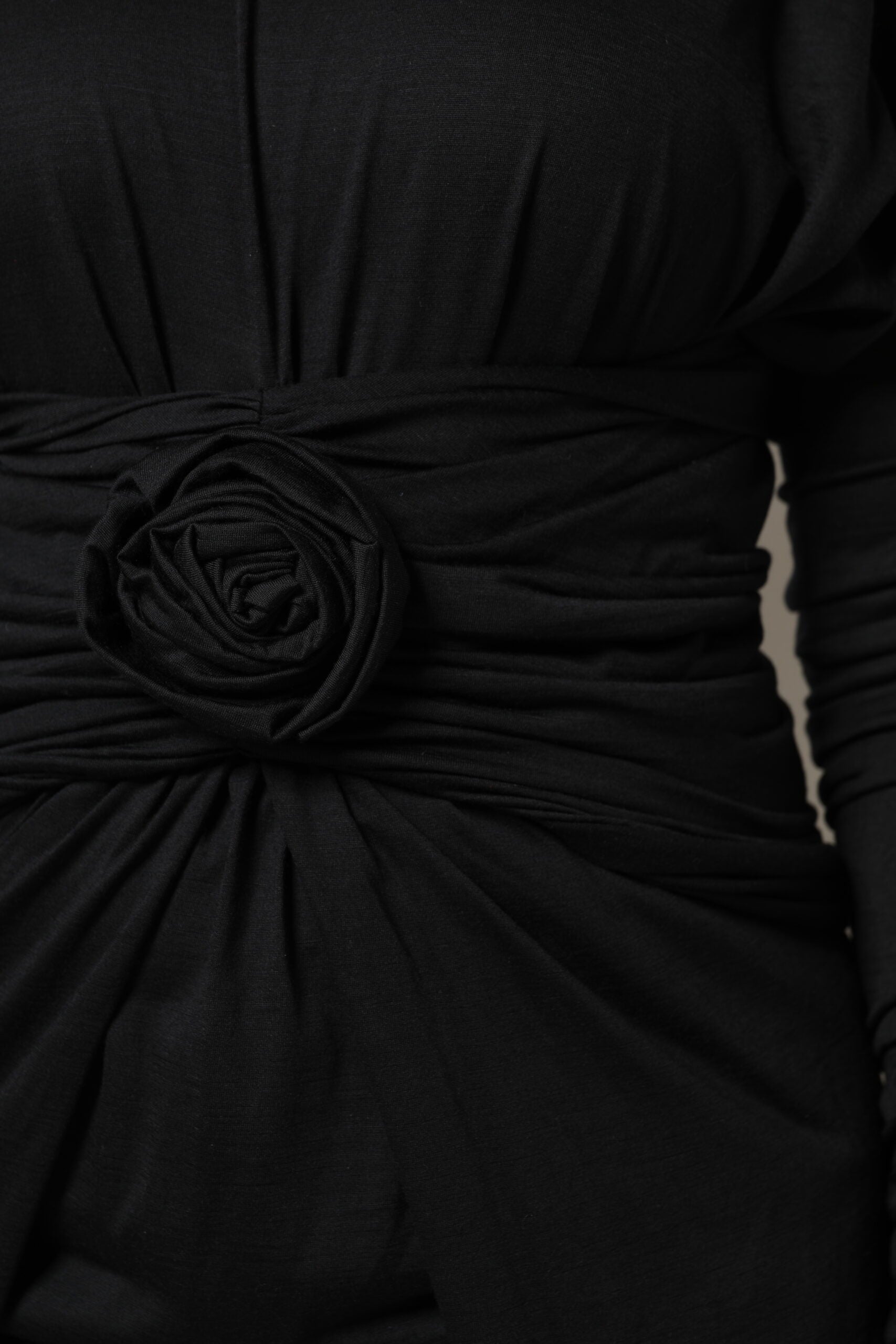 Dolce &amp; Gabbana Black Wool Long Sleeves Sheath Midi Dress